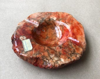 1960&#39;s Hand-Carved Alabaster Ashtray in Red, Vintage Italian Barware Collectible