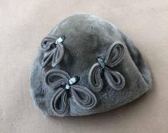 Chapeau en feutre des années 1950 avec fleurs décoratives, couvre-chef vintage scandinave suédois