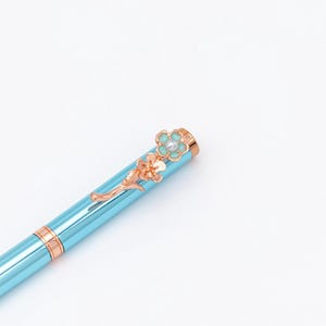 Kugelschreiber für Frauen mit Geschenkbox- Dieser schöne Kugelschreiber für Frauen hat ein elegantes Blumendesign- Ausgefallener Kugelschreiber für Frauen zum Verschenken von Artista Vision (Blau)