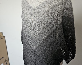 Triangular scarf gray touch