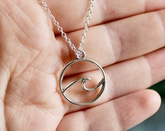 Silver plated wave necklace