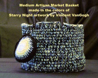 「Starry Night」のカラーを使用した、ミディアムサイズの手編みの職人によるマーケットバスケット。