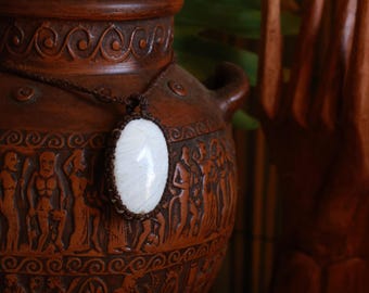 Witte scolcite-hanger