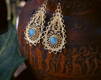 Messing oorbellen - Paisley Goddess - Maansteen