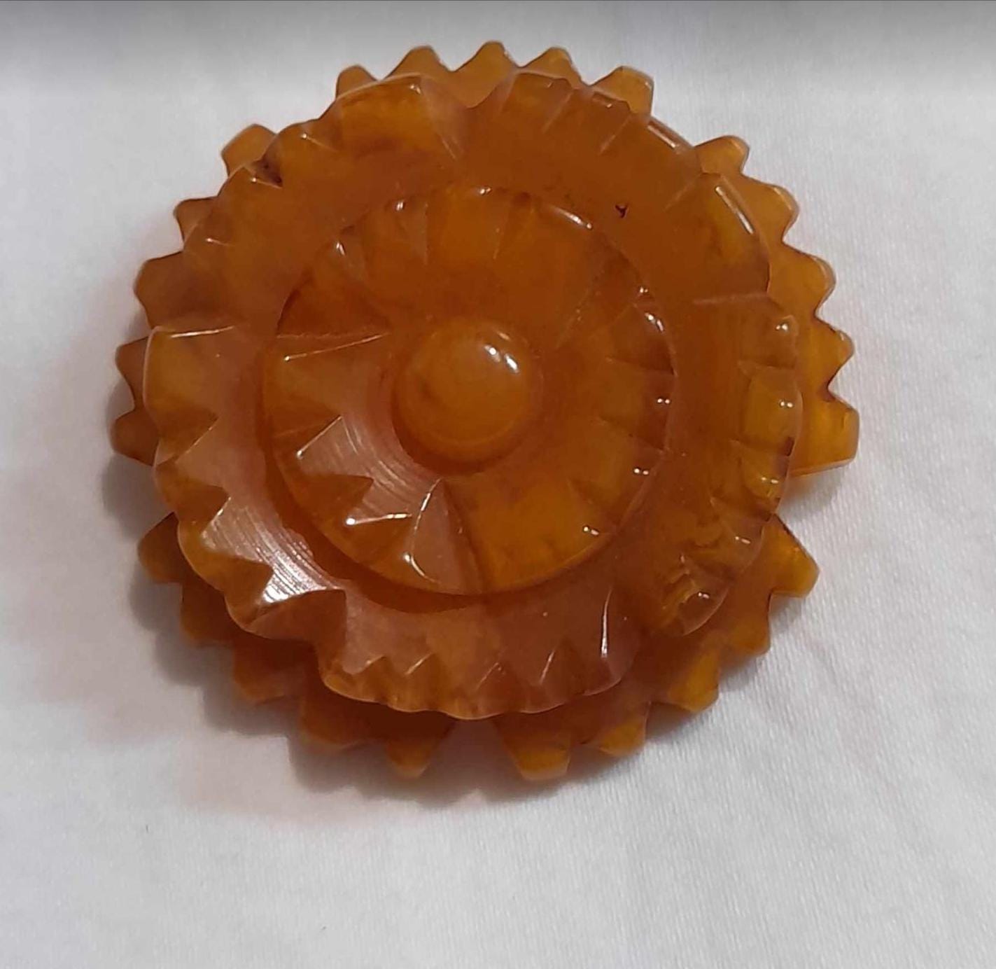 Pince à bijoux en bakélite vintage
