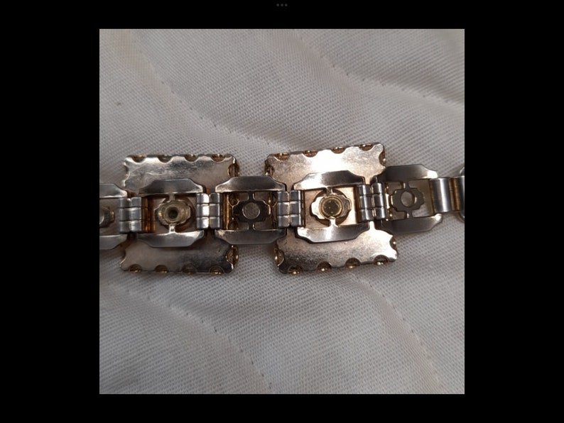 Een prachtige armband van glas en goudkleur, een geweldige aanvulling op een sieradencollectie, zou een geweldig cadeau zijn. afbeelding 4