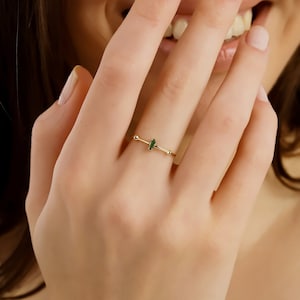 14k Solid Gold Baguette Emerald Ring, Minimalist Emerald Jewelry, Birthstone Jewelry Engagement Band, Art Deco Ring, Promise Ring for Her