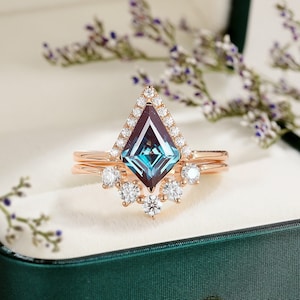 Vintage Drachenschliff Alexandrit Verlobungsring zierlicher Roségold Alexandrit Ehering einzigartig Moissanit Ehering Juni Geburtssteinring