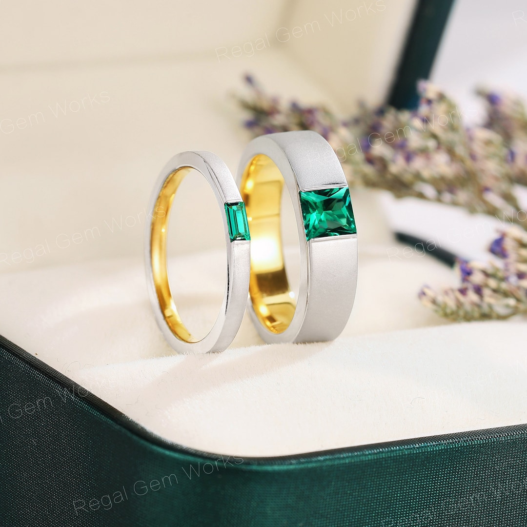 Emerald Couple's Wedding Band Set, Yellow Gold, White Gold Duotone — free download