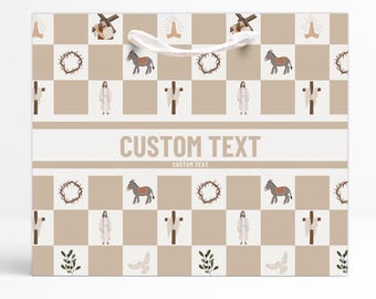 Könnte beinhalten: Eine beige-weiße Geschenktüte mit einem karierten Muster mit religiösen Symbolen wie Kreuz, Esel und Dornenkrone. Die Tasche hat einen weißen Bandgriff und den Text "CUSTOM TEXT".