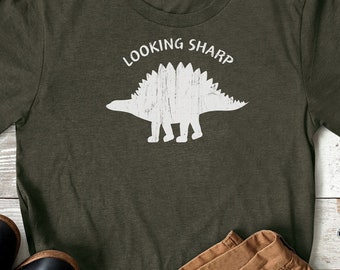 Dinosaur Shirt 'Looking Sharp' Stegosaurus Shirt - Funny Dinosaur Pun Tee, Quirky Humor, Casual Cotton Graphic Unisex Design Gift