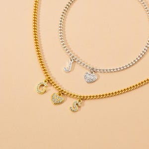 Pulsera con nombre inicial personalizada, pulsera con varias letras, delicada pulsera con inicial de oro, pulsera con dije de letra, pulsera para mamá, regalo para ella