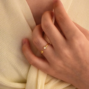 Anillo de piedra de nacimiento con inicial, anillo de piedra de nacimiento con inicial, anillo de letra personalizado en plata de ley, anillo de piedra de nacimiento delicado, regalos de cumpleaños