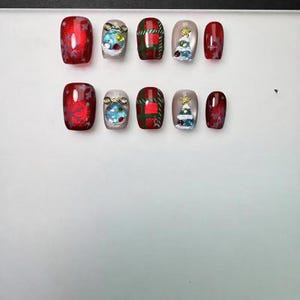 Uñas postizas navideñas mate hechas a mano, cortas, cuadradas, con árbol 3D, cuadros rojos, copos de nieve y lazo dorado. Uñas postizas reutilizables de gel para las fiestas.