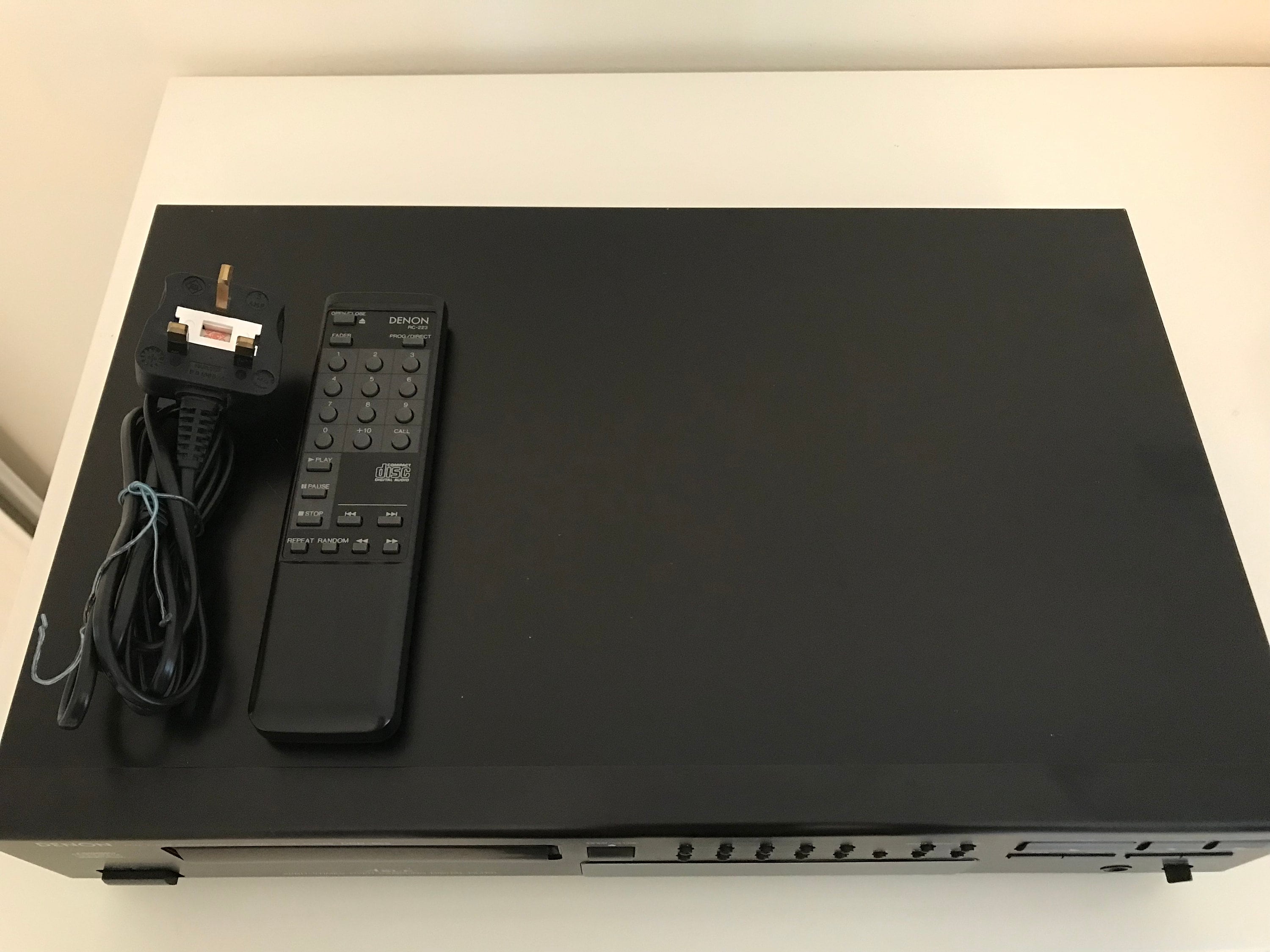 Denon DCD 625 High End CD Player 20 Bit 8 Times Over