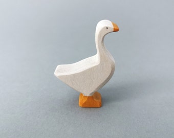 Houten witte gans met oranje snavel, één figuur uit boerderijdierenset, Waldorfdier geheel van hout, product voor prek kind