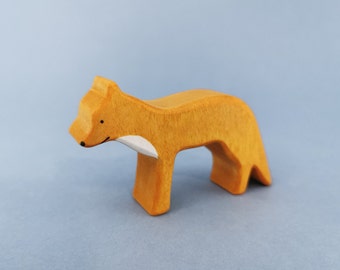 Beeldje van een rode vos gemaakt van hout, kinderspeelgoed, bosthema speelgoed, een beeldje uit familieset, fantasiespel, handgemaakt