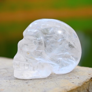 2 ''Crâne en quartz clair sculpté à la main naturel, cristal de quartz, collection de cristaux, crâne en cristal, statue en cristal, cadeau en cristal, guérison par le cristal