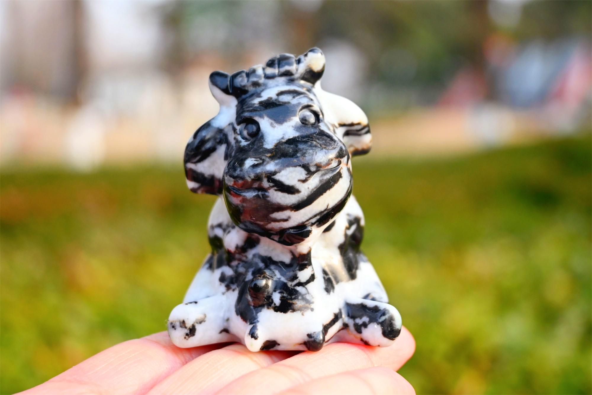 2.4'' Natural Hand carved Zebra stone Dairy cow,Quartz crystal,crystal Dairy cow,Halloween gift,Crystal healing