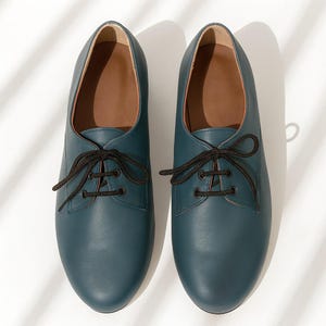 Women’s teal leather Oxford shoes with 3cm block heel and non-slip sole, displayed in natural light.