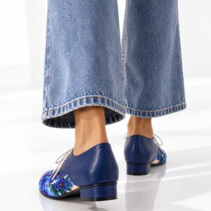 Back view of blue floral Oxford shoes showing the navy leather heel.