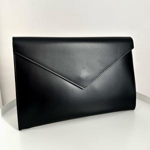 レザークラッチバッグ – ハンドメイドエンベロープパース – 本革牛革 – 取り外し可能なストラップ – ミニマリストイブニングクラッチ – Milos Design
