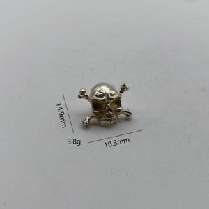 Sterlingzilveren schedelconcho, schedelstekers, knopring achterkant schedel, lederen ambachtelijke hardware