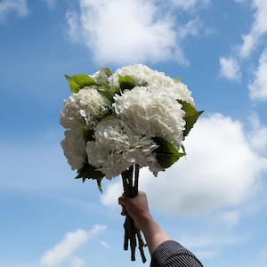 White Hydrangea Bouquet Artificial – Silk Flowers Bouquet for Vase, Wedding, Decoration, Long-lasting Artificial Flowers, Realistic Look