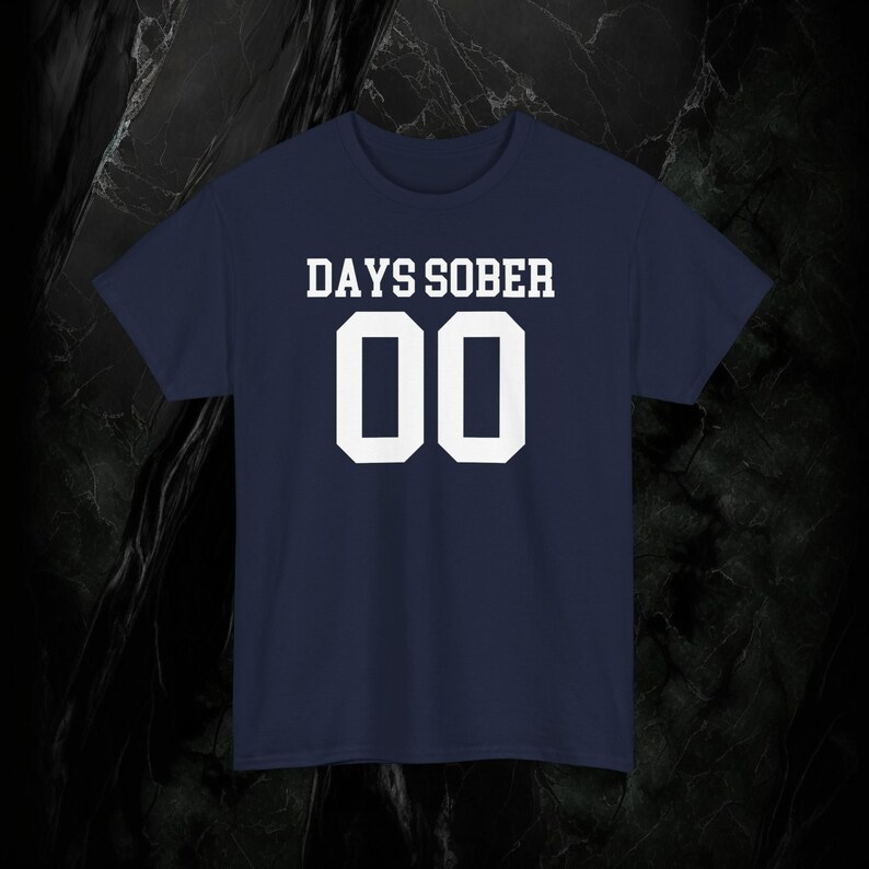 Maglietta Days Sober 00 / Maglietta casual divertente / Maglietta umoristica impertinente / Maglietta da bere originale / Regalo per feste per amici immagine 6