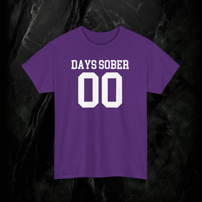Maglietta Days Sober 00 / Maglietta casual divertente / Maglietta umoristica impertinente / Maglietta da bere originale / Regalo per feste per amici immagine 7