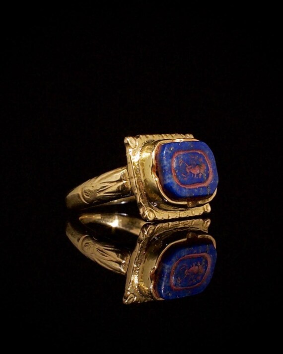 Ancient Egyptian Amulet Ring | Seal of the Goddess Serket in Lapis Lazuli | Symbol of Protection, Healing, and Royal Power