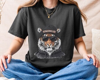 Vintage Style Cincinnati Football T-shirt ,Cincinnati Football Crewneck Shirt ,Football Tee ,Cincinnati Fan, football fan