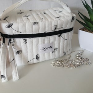 Beauty case bauletto bianco fiori neri con ciondolo diamante immagine 5