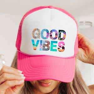 Gorra de camionero Good Vibes para mujer, estilo playero veraniego, ideal para despedidas de soltera en la playa, fiestas en la piscina y fines de semana con amigas.