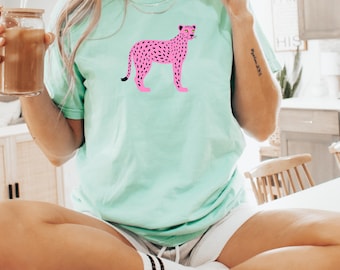 Cheetah Women's T-Shirt, Comfort Colors Leopard Graphic Tee, Animal Print Shirt, Boho Wildlife Crew, Cheetah Gifts, Retro 90's Nostalgia Top