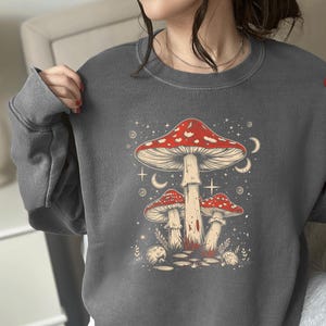 Boho Forest Fungi Vintage Sweatshirt, Cottagecore Woodland Sweater, Nature Lover Oversized Crewneck, Mushroom Botanical Top, Foraging Shirt