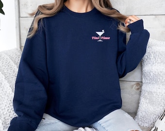 Besticktes Martini Sweatshirt, Martini Bachelorette, Tini Time Rundhalsausschnitt, Cocktail-Liebhaber Geschenk, Signature Drink Pullover, Geschenk zum 21