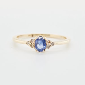 Blauwe saffier met echte aarde gewonnen diamanten 14 karaat gouden ring