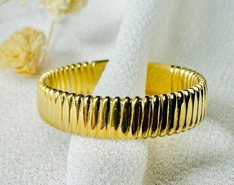 Bague HARMONIA en acier inoxydable pour femme - bague dorée - Idée cadeau - bijoux pour femmes.