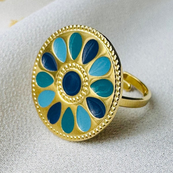 Bague ajustable BLEUETTE en acier inoxydable - bague dorée en fleur avec pétales en émail bleues - Idée cadeau - bijoux pour femmes.