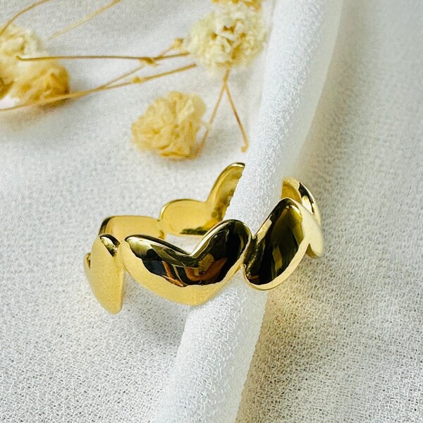 Bague ajustable HEARTS en acier inoxydable pour femme - bague cœurs dorés - Idée cadeau - bijoux pour femmes.
