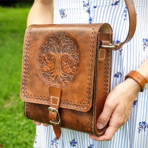 Sac en cuir, arbre de vie sculpté à la main, teint et cousu à la main, sac à bandoulière, sac à main fabriqué à la main, sac vintage, sac à bandoulière, arbre celtique