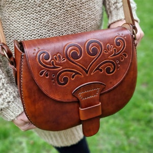 Leather Bag Women, Hand Carved with Heart and Flower, Handmade Dyed a Sewn, Shoulder Bag, Purse Handcrafted, Vintage Bag, Crossbody Bag