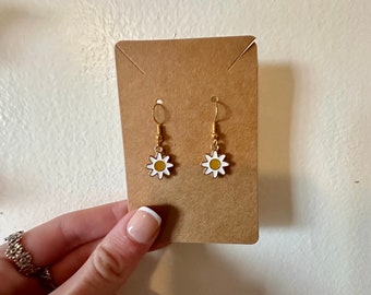 Dainty Gold Daisy Dangle Earrings