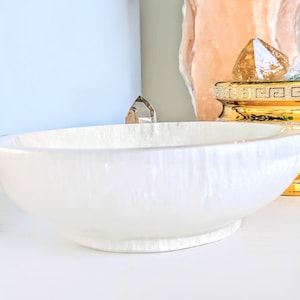Selenite Charging Bowl with Stand: 6&quot; Crystal Cleansing