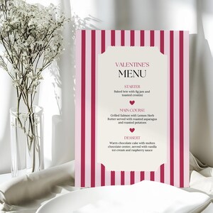 Modelo de menu de dia dos namorados, download digital instantâneo, jantar de dia dos namorados, impressão editável, corações, listras vermelhas rosa, amor, edição Canva