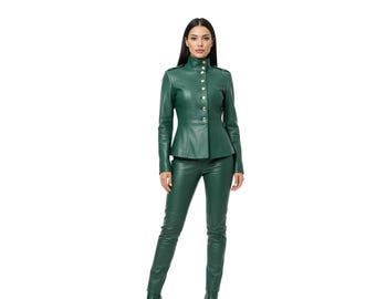 Chaqueta de cuero hecha a mano para mujer: conjunto de chaqueta peplum militar esmeralda y pantalón de cuero. Abrigo elegante para mujer. Regalo perfecto.