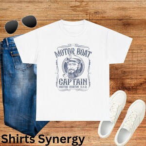 モーターボートキャプテンユニセックスTシャツ、マリンアパレル、ボート愛好家へのギフト、カジュアルサマーシャツ、ビーチウェア