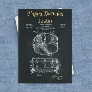Carte d'anniversaire batterie, personnalisez gratuitement cette image brevet d'instrument de musique pour le batteur, musicien ou membre d'un groupe que vous aimez.