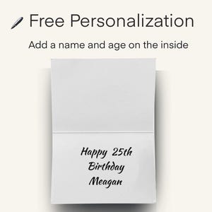 K&ouml;nnte beinhalten: Eine wei&szlig;e, gefaltete Gru&szlig;karte mit dem Text "Happy 25th Birthday Meagan" in schwarzer Schrift. Die Karte enth&auml;lt auch den Text "Free Personalization" und "Add a name and age on the inside".